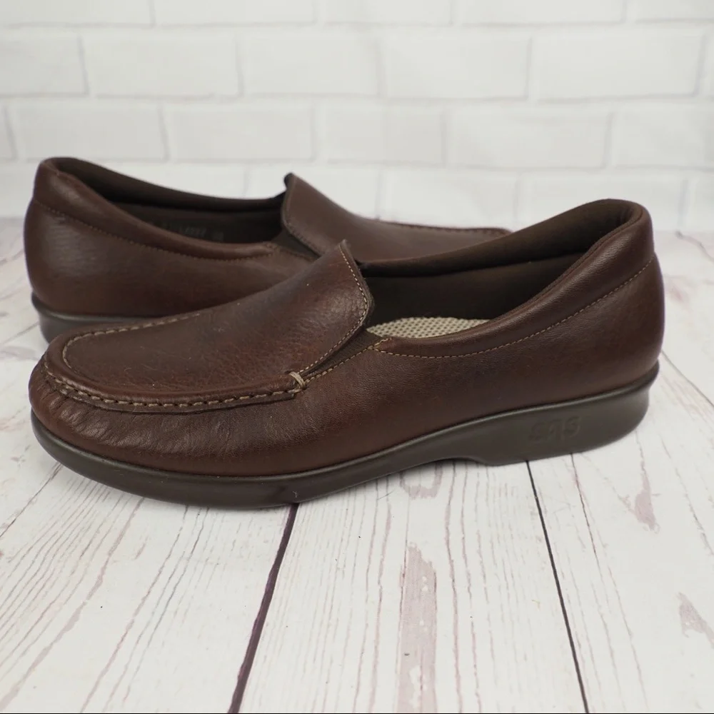 SAS sz 8.5N brown leather comfort loafers